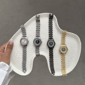 ساعت جریس داخل صفحه نگین